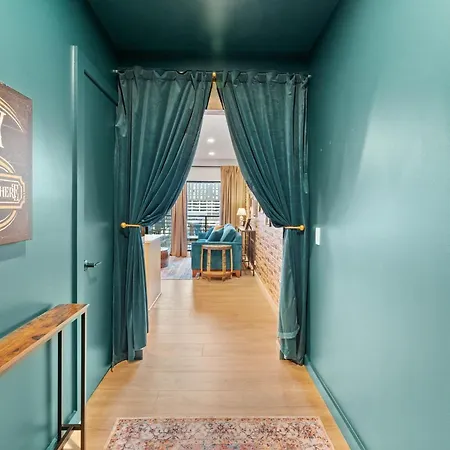 Holiday home Walk To Downtown Nash From The Speakeasy Pool, Gym, Parking And More, Amazing Location *