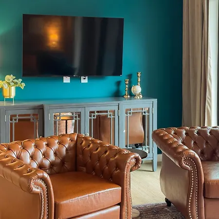 Walk To Downtown Nash From The Speakeasy Pool, Gym, Parking And More, Amazing Location Holiday home *