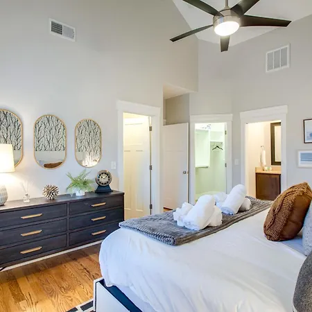 Belmont And Broadway Great For Groups Holiday home
