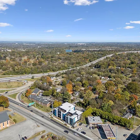 East Nash 13 Mins From Broadway Apartment