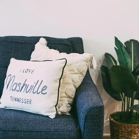 East Nash 13 Mins From Broadway Apartment