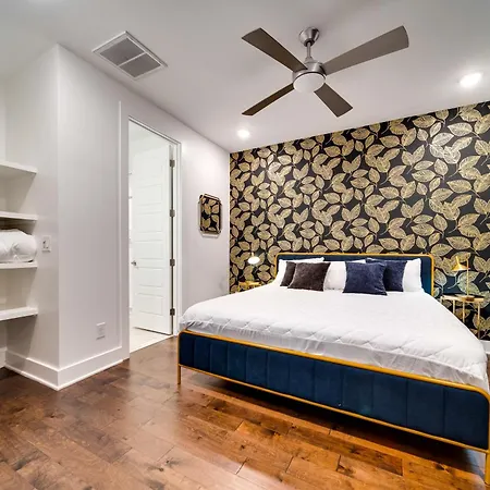 615 Vibe East Getaway 3 Miles To Downtown Holiday home