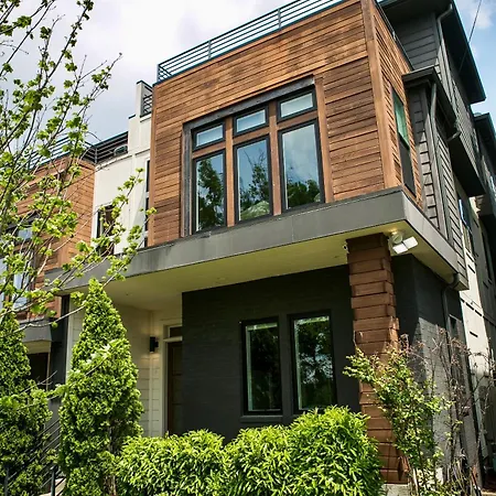 The Urban River - 4br Getaway Holiday home *
