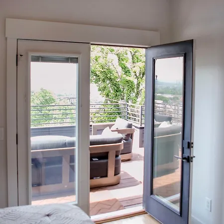 The Urban River - 4br Getaway *