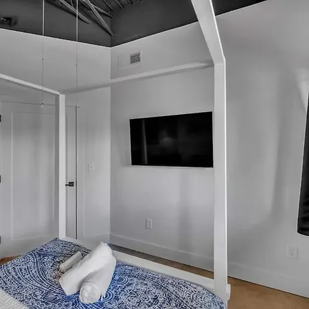 Chic New Near Dt Nashville