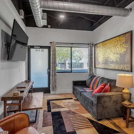 Chic New Near Dt