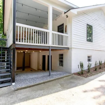 Nashoasis 10 Min To Dt, Gameroom, Huge Yard *
