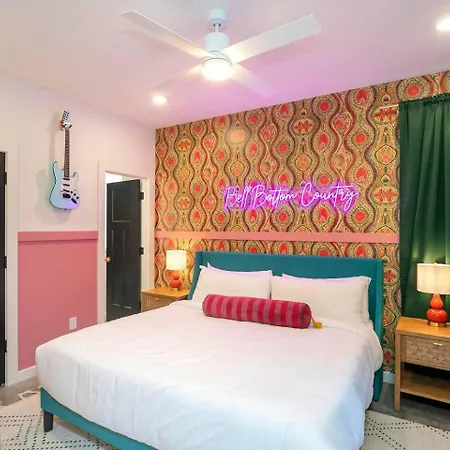 Holiday home Giddy Up On Music Row Hot Tub 1mi To Dt