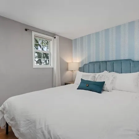 Private Cottage With Hot Tub 17Mi To Downtown Holiday home *