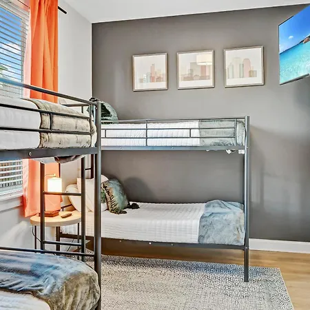 Holiday home Live Your Dream 10 Min To Broadway *