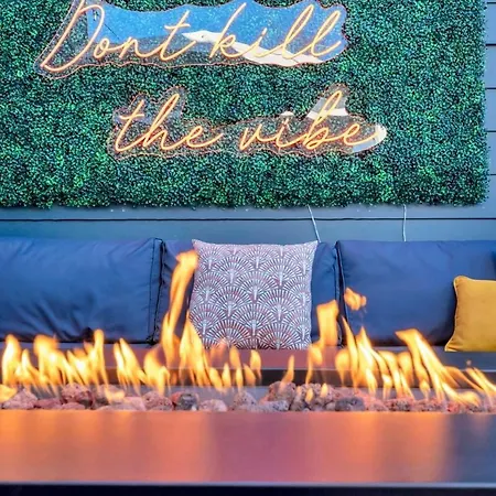 Private Roof Deck - Game - Broadway In 10 Nashville