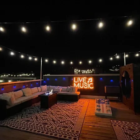 Huge Roof Deck With Games 10 Mins To Broadway *