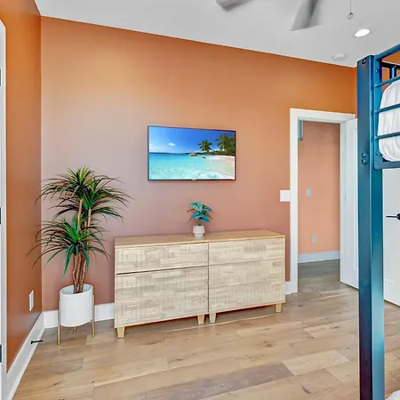 Private Roof Deck - Game - Broadway In 10