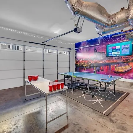 Huge Roof Deck With Games 10 Mins To Broadway Holiday home Nashville