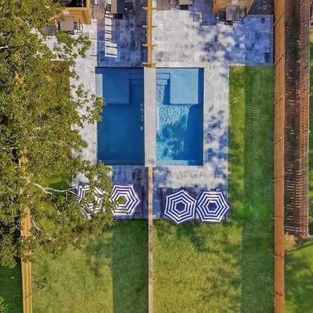 Sleek Multi-level Rooftop Views & Pool Table Nashville