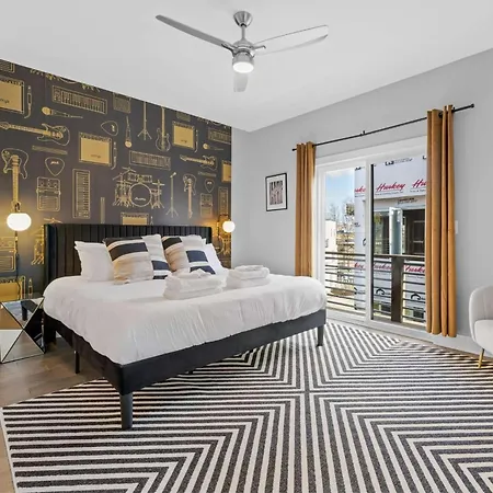 5 Mins To Dt ~gameroom ~ Balcony~sleeps 10~karaoke * Nashville