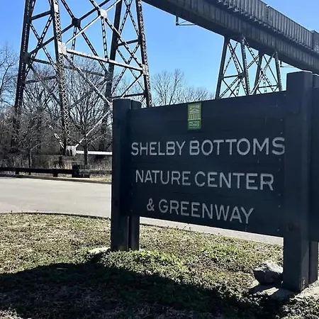 East Getaway - Walk To Parks Golf & Music Spots * Nashville