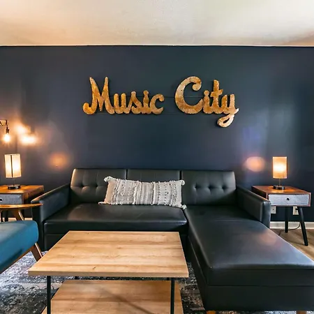 Holiday home East Getaway - Walk To Parks Golf & Music Spots