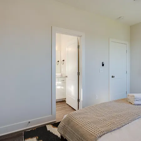 5627 Lenox Ave Hbr Holiday home *