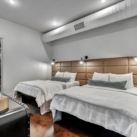 Elvis 4br By Maddox Apartment *