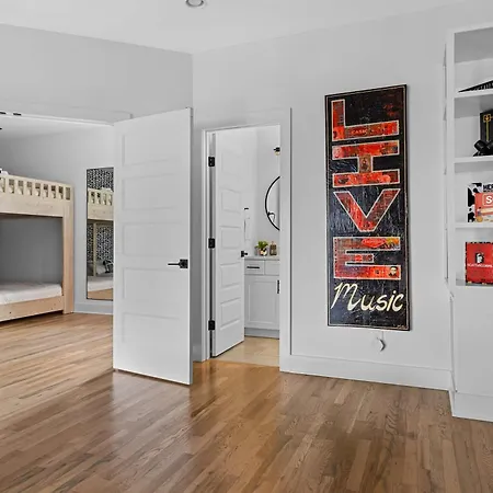 The Waylon - Newly Redesigned, Rooftop With Sauna Holiday home Nashville