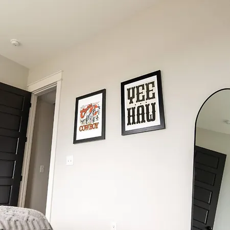 Holiday home 10 Min To Broadway+modern Cowboy Retreat+rooftop