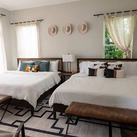 10 Min To Broadway+modern Cowboy Retreat+rooftop *