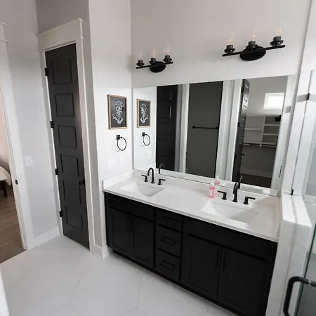 10 Min To Broadway+modern Cowboy Retreat+rooftop Holiday home
