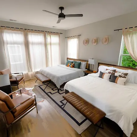 Holiday home 10 Min To Broadway+modern Cowboy Retreat+rooftop *
