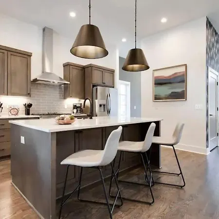 West End Dreams-2 Homes-6 Mins To Broadway