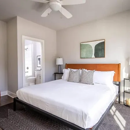 West End Oasis'- 2 Side By Side Homes - Patios Holiday home Nashville