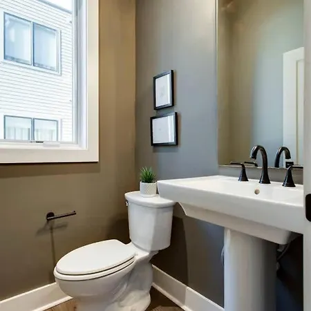 Holiday home West End Escape - New Build With Rooftop Views Nashville