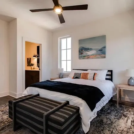 West End Escape - New Build With Rooftop Views * Nashville