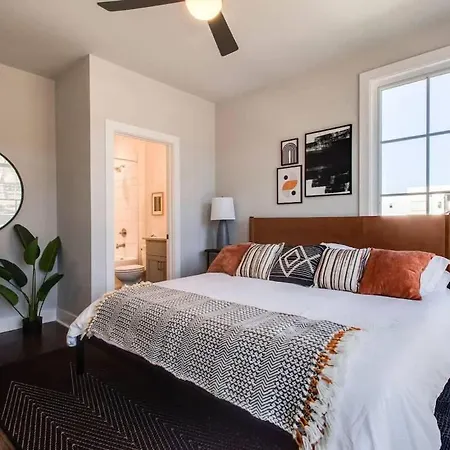 West End Escape - New Build With Rooftop Views * Nashville