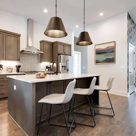 Holiday home West End Escape - New Build With Rooftop Views