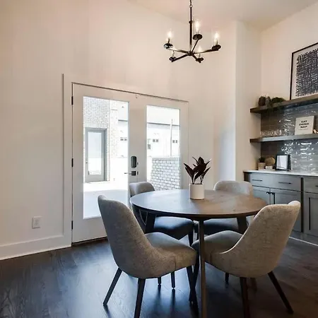 West End Escape - New Build With Rooftop Views * Nashville