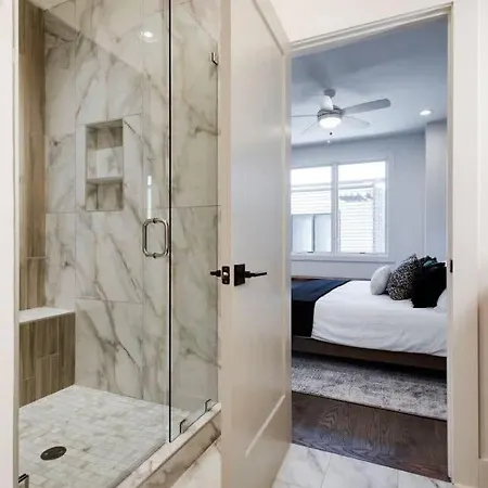 West End Dream-private Balcony-6 Mins To Broadway Holiday home *