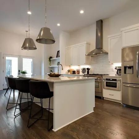West End Dream-private Balcony-6 Mins To Broadway * Nashville