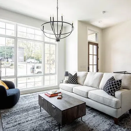 West End Luxe - Outdoor Patio And Rooftop Views Holiday home