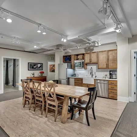 Rustic 6br By Maddox Apartment