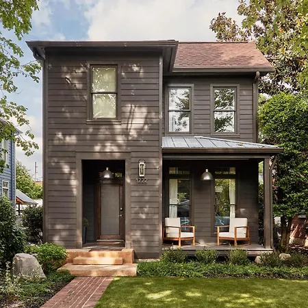 Chic 4br With Fenced Yard Walk To Dining Parking 5 Mins To Nissan Stadium Less Than 2 Miles To Broadway Workspace Parking 24 Hr Hospitality Great For Families Holiday home *