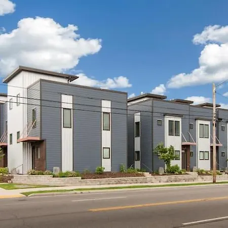 Modern 3-story Townhome W Rooftop & Views Holiday home Nashville