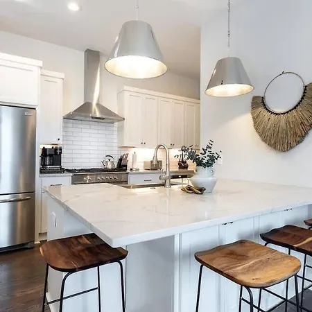 Whiskey In A Wine Glass-country Inspired Nash Holiday home Nashville
