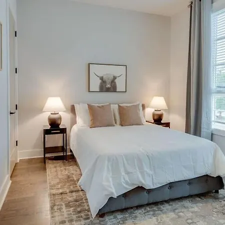 King Bed - Parking - 3 Miles To Lower Broadway Holiday home *
