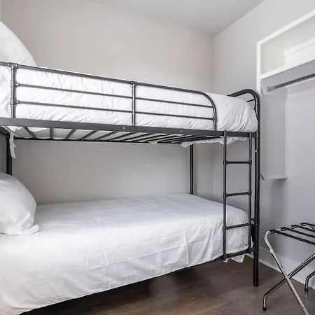 King Bed - Parking - 3 Miles To Lower Broadway Holiday home *