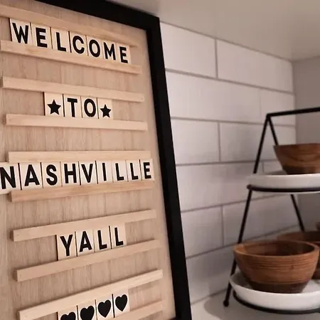 King Bed - Parking - 3 Miles To Lower Broadway * Nashville