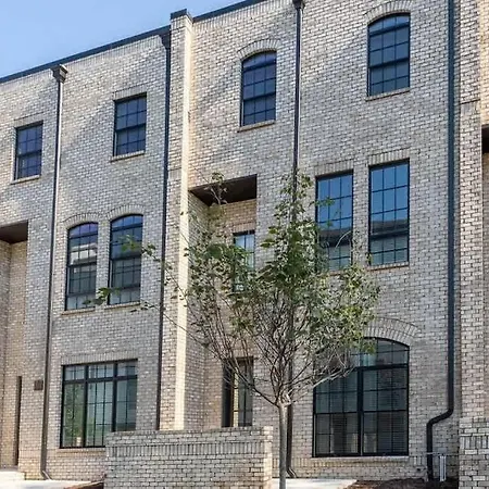 King Bed - Parking - 3 Miles To Lower Broadway