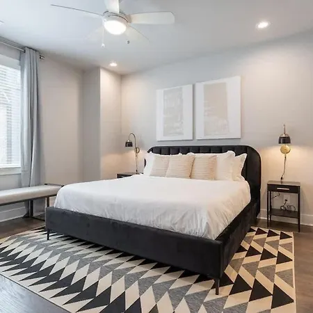 King Bed - Parking - 3 Miles To Lower Broadway Holiday home *
