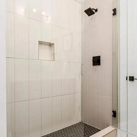 Side-by-side Homes With Hot Tubs - Sleeps Over 20 Guests Holiday home *