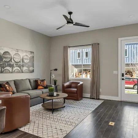 Brand New Side By Side Homes - Sleeps 24 Guests
